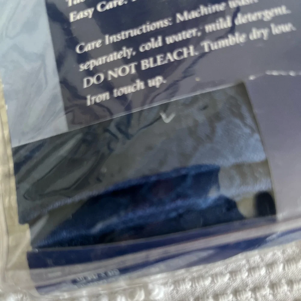 1 Wedgwood Brighton Formal Traditions WHITE OR BLUE Damask Rectangle Tablecloth